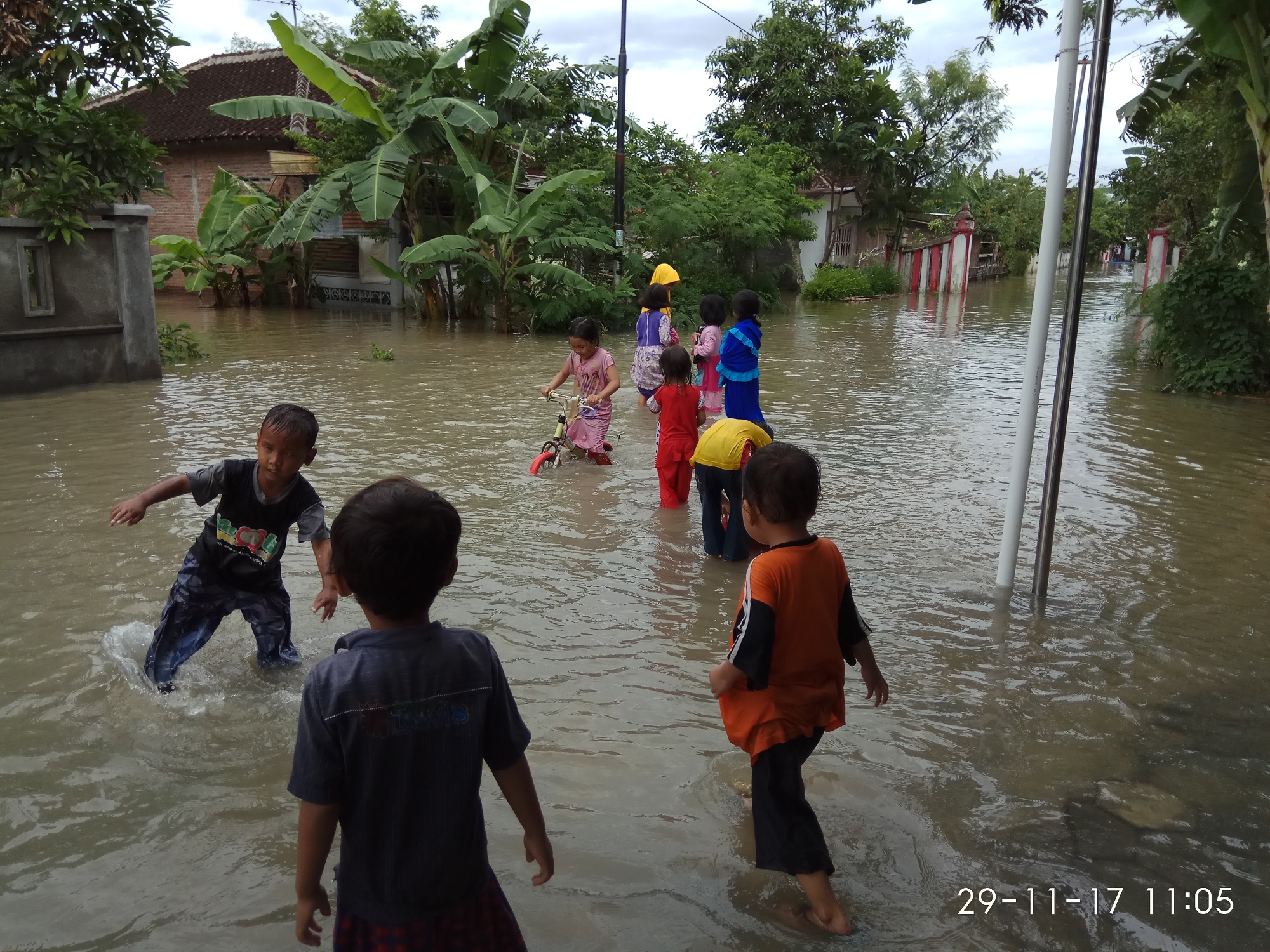 Terus Diguyur Hujan Ratusan Rumah Warga Sukoharjo Terendam Banjir