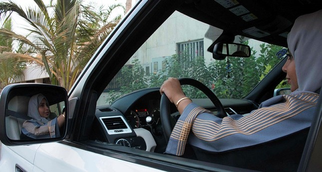 Dekrit Kerajaan Saudi Juga Izinkan Perempuan Berprofesi 